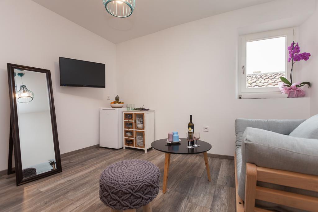 Apartments And Rooms Hey Ρόβινι Εξωτερικό φωτογραφία