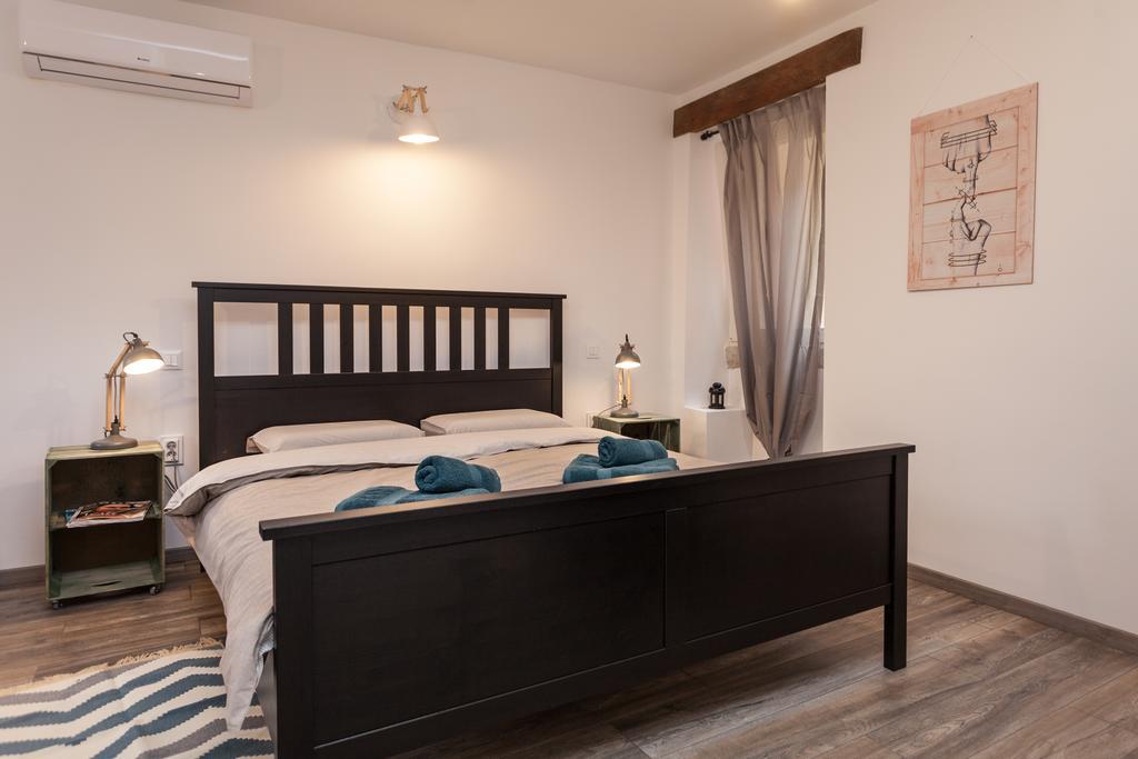 Apartments And Rooms Hey Ρόβινι Εξωτερικό φωτογραφία