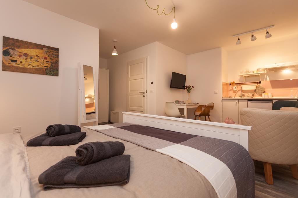 Apartments And Rooms Hey Ρόβινι Εξωτερικό φωτογραφία