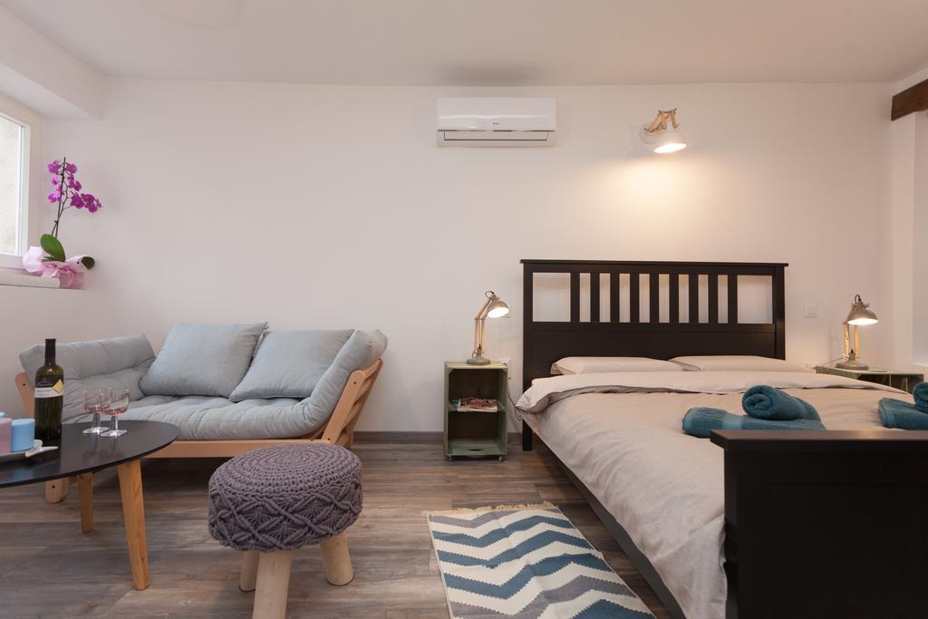 Apartments And Rooms Hey Ρόβινι Εξωτερικό φωτογραφία